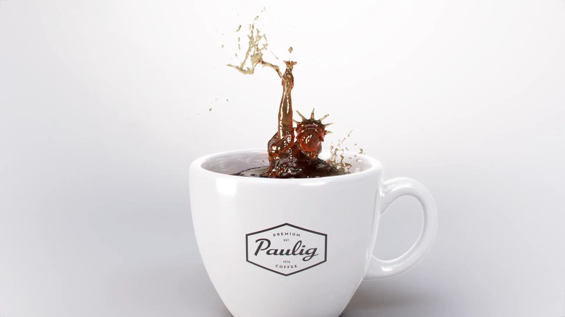 Image of a coffee cup with liquid coffee forming the Statue of Liberty. Still image from an animation made for Paulig City Coffee ad using liquid simulation and 3D animation.