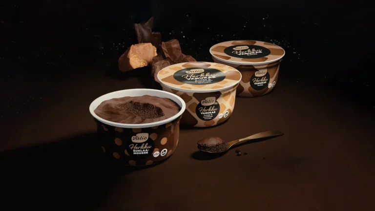 Image of three mousse desserts. Still frame from a 3D chocolate mousse commercial made for Valio Herkku.
